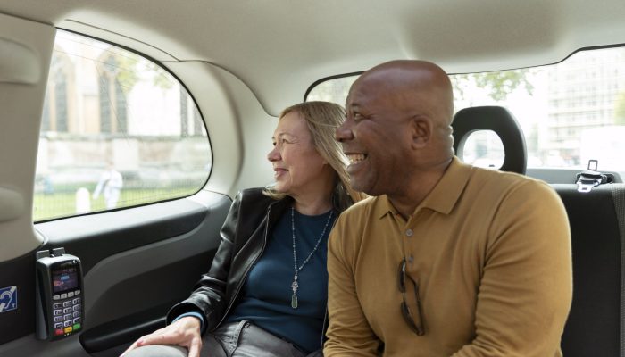 medium-shot-smiley-friends-car